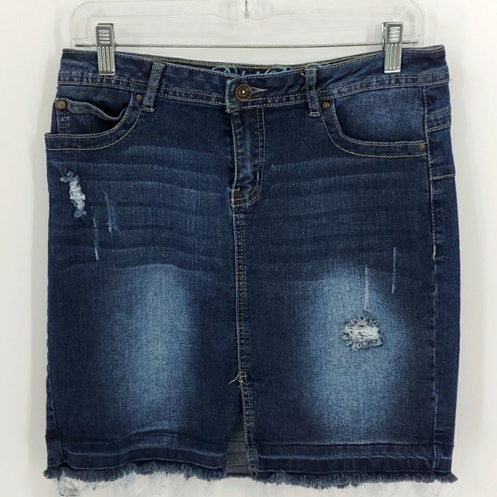 Denim skirt.  Size 9 junior by‎ Rebel by Right. Raw hem. Good used condition.